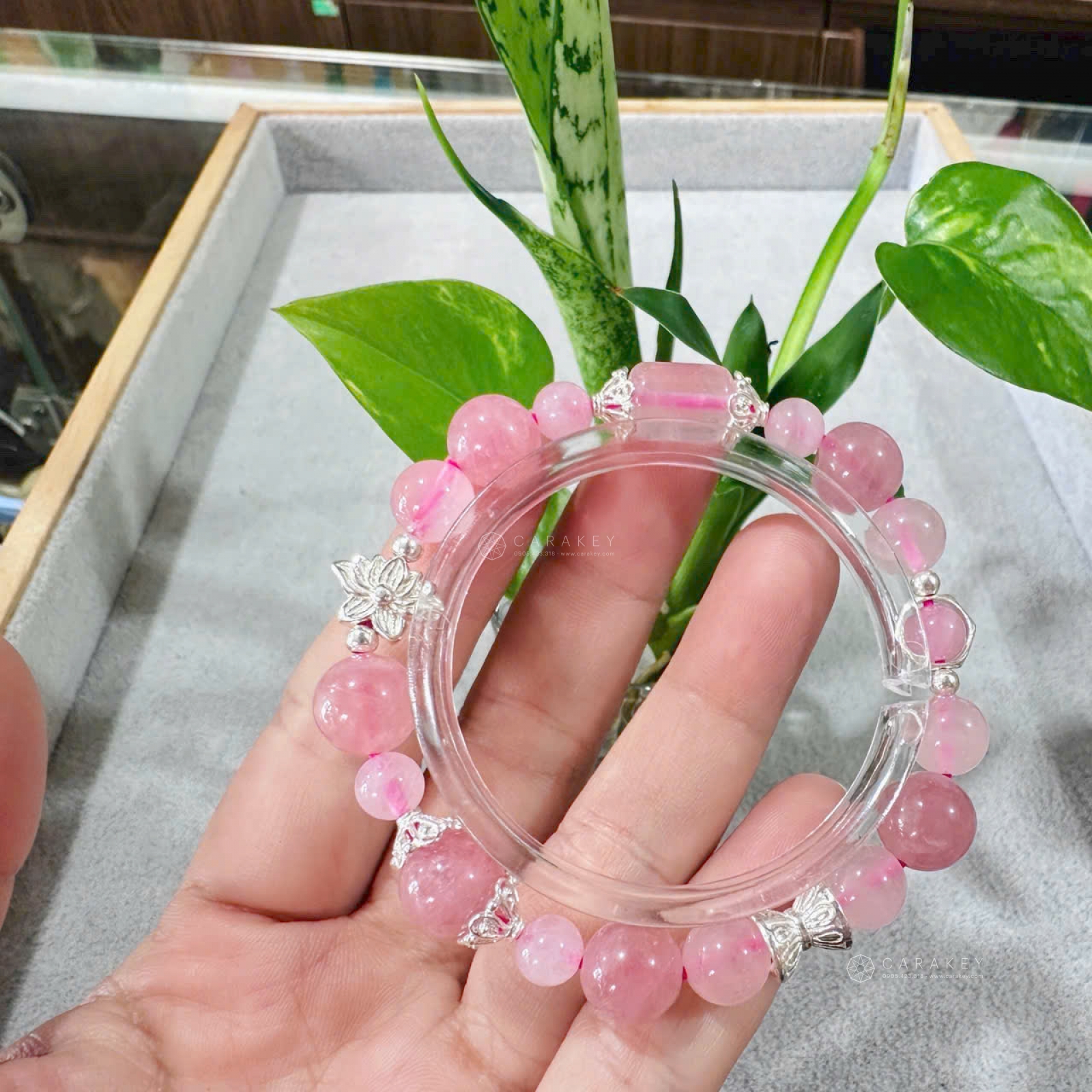 Vòng tay thạch anh hồng mix charm bạc, Vòng tay đá quý, vòng tay đá thạch anh, vòng tay thạch anh aquamarine, vòng tay phong thủy, vòng tay đá phong thủy, vòng tay đá quý phong thủy, vòng tay đá thạch anh dâu tây, vòng tay lu thống đá thạch anh tóc vàng, vòng tay lu thống đá thạch anh, vòng tay lu thống đá quý, vòng tay lu thống đá phong thủy, vòng tay đá thạch anh tóc nâu, vòng tay thạch anh tóc nâu, vòng tay thạch anh hồng mix charm bạc